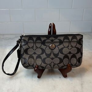 Coach Wristlet Bag Purse Peyton Signature Coated Canvas Pouch Clutch Wallet